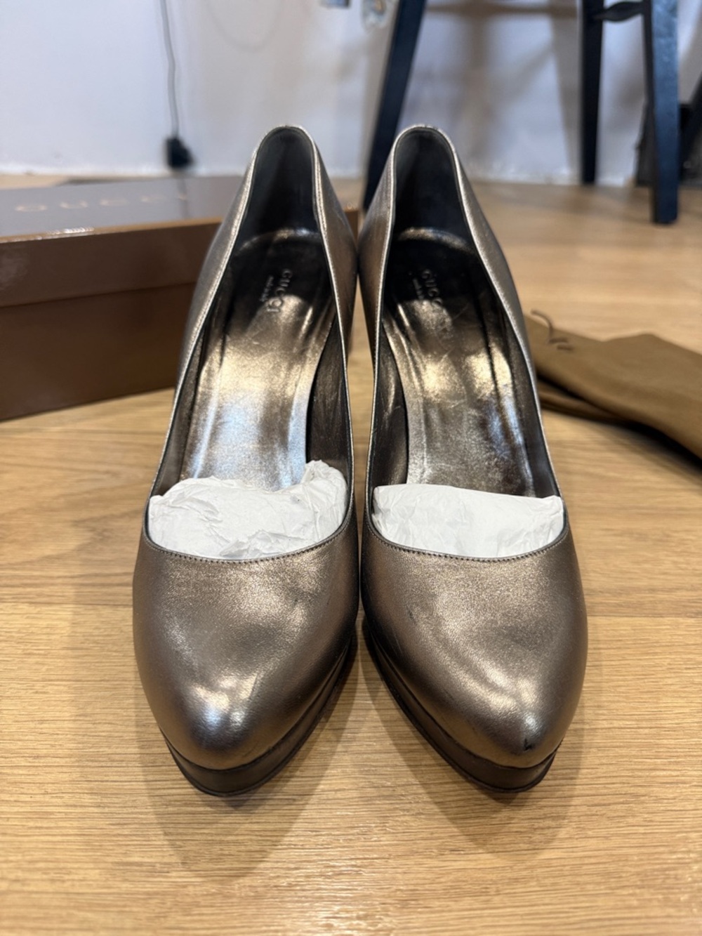 Gucci Metallic Pewter Leather Stiletto Pumps Size 9.5 - Picture 2 of 11